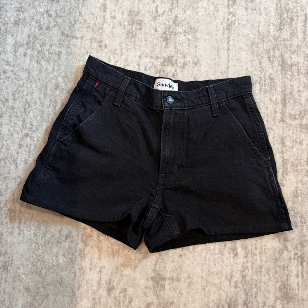 Aritzia Sundeh Women's Black Jean Shorts.